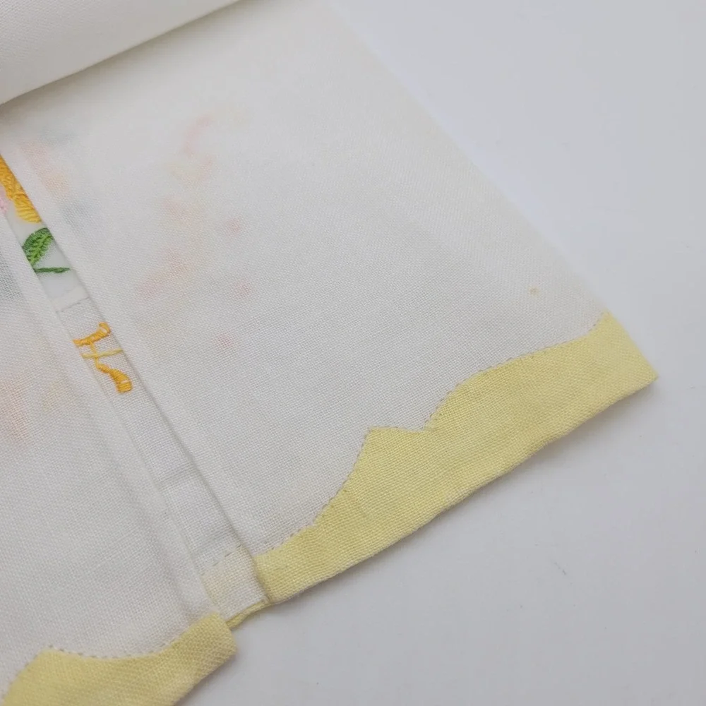 Vintage Embroidered Floral Hand  Towel White Linen Yellow Scalloped‎ Edge Roses